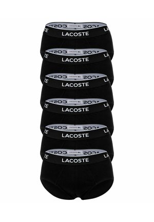 Set di slip neri in cotone con cintura elastica grigia con il marchio "LACOSTE" e logo coccodrillo. Sei paia esposti insieme.