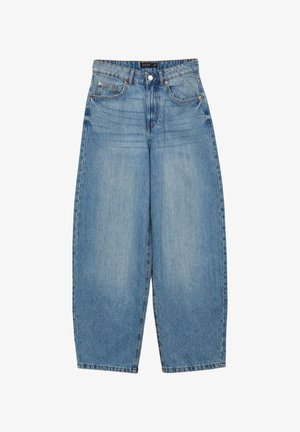 Jeans in denim azzurro chiaro a gamba larga con vita alta, due tasche frontali, chiusura con bottone e una leggera sfumatura.