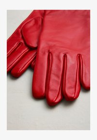 Unselected, red