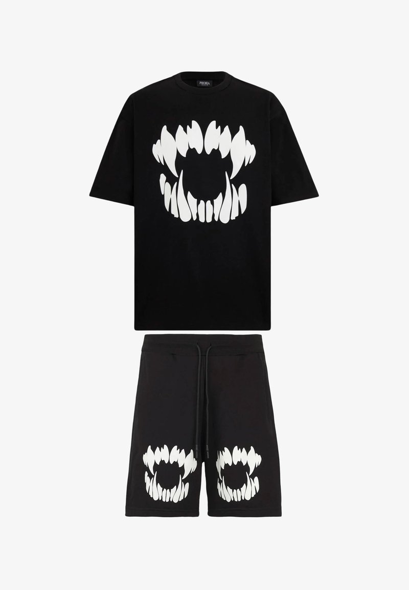 Set di maglietta in cotone nero e pantaloni corti con una grande grafica di un dente bianco sulla parte anteriore e fauci aggiuntive sui pantaloni corti. Vita regolabile con cordino.