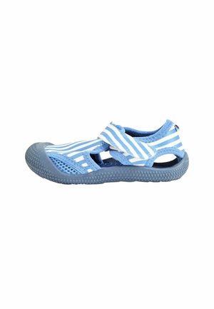 Blaue und weiße gestreifte Kindersandale mit Mesh-Obermaterial, Klettverschluss und strukturierter Gummisohle. Verfügt über Aussparungen für Atmungsaktivität.