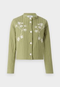 Veste en coton texturé verte avec un design court, dotée de manches longues, d'un col mandarin, de boutons sur le devant et de broderies florales blanches.