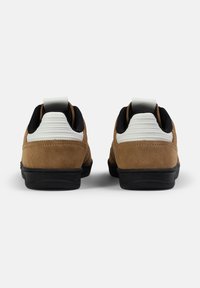 Fila SLANTSHOT - Sneaker low - chipmunk/black