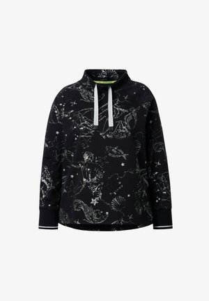 Schwarzer Pullover mit silbernem Ozean-Muster, hohem Kragen mit grauen Zugbändern und gerippten Bündchen mit weißen Streifen.