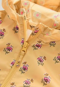 Vybrané, yellow geo floral