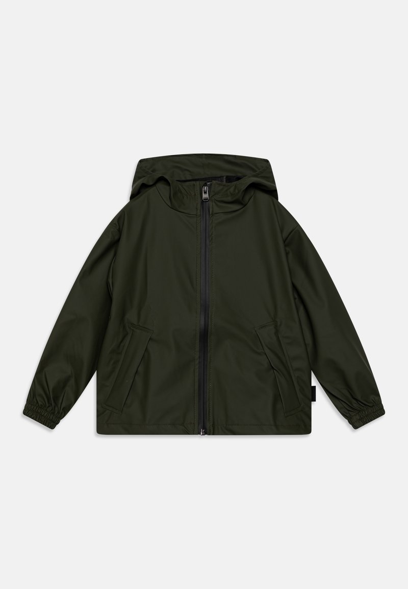 Veste verte légère avec capuche, fermeture éclair à l'avant et poignets élastiques. Comprend deux poches latérales et une finition lisse et résistante à l'eau.