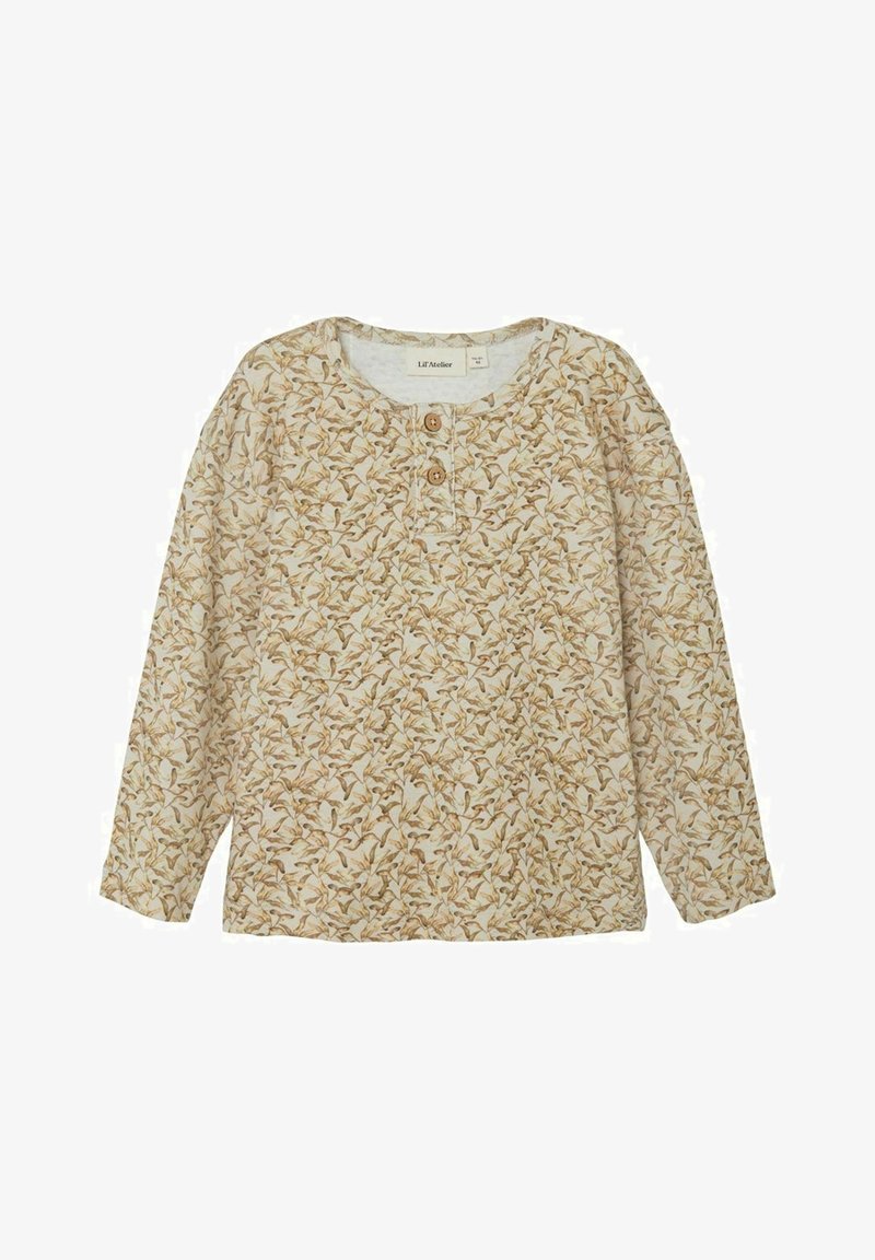 Camicia beige a maniche lunghe con motivo di foglie marroni e verde chiaro, collo rotondo e due bottoni di legno sulla patta frontale.