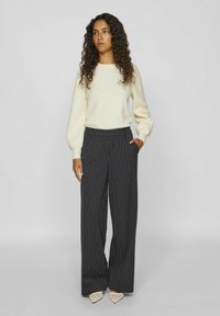 VILA Tygbyxor - black