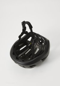 Casco da bicicletta nero con un design elegante, dotato di fori di ventilazione, cinturini regolabili e interno imbottito per il comfort.