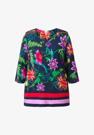 Marineblaue Bluse mit 3/4-Ärmeln, lebhaftem Muster aus pinken, lila, orangen Blumen und grünen Blättern sowie horizontalen roten, schwarzen und pinken Streifen am Saum.