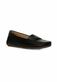 Mocassins en cuir noir avec une finition texturée, un bout cousu et une semelle en caoutchouc plate. Comprend un petit accent décoratif sur le dessus.
