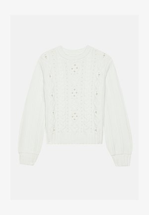 Suéter blanco de punto con un patrón de trenzado, acentos de perlas, puños y dobladillo acanalados, con un cuello redondo y mangas largas.
