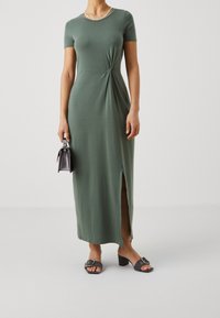 Vero Moda Petite Maxiklänning - green