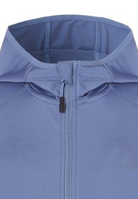 Lichtblauwe zip-up jas met capuchon, vervaardigd uit zacht, rekbaar materiaal en met een voormezipper. Gedetailleerde stiksels op de schouders.