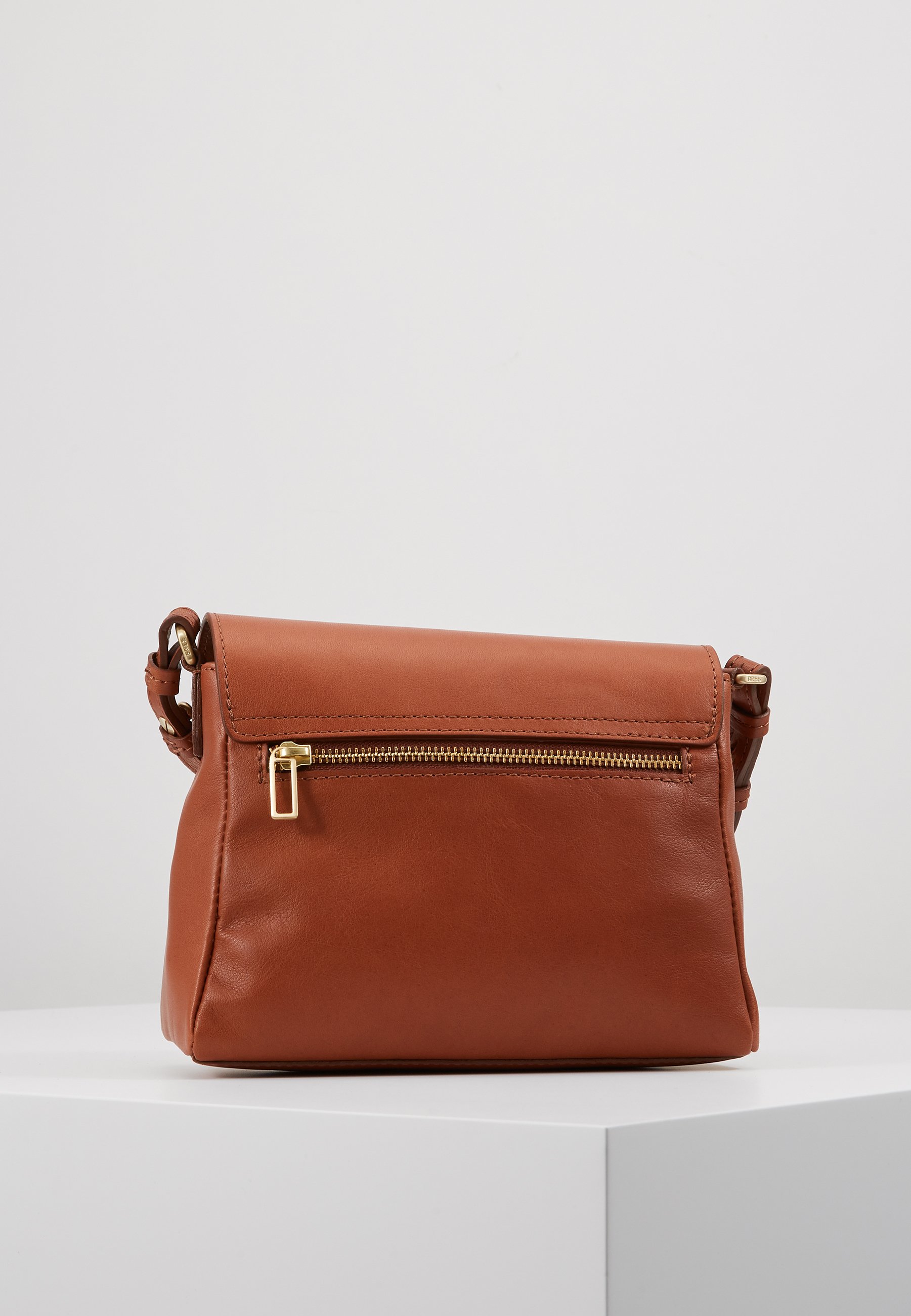 Bree STOCKHOLM 56 CROSS BODY BAG Skulderveske argan oil Bree STOCKHOLM 56 CROSS BODY BAG Skulderveske argan oil