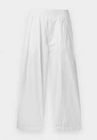 Pantaloni bianchi a gamba larga realizzati in un tessuto leggero. Presentano una vestibilità ampia, pieghe sul davanti e una vita elastica.