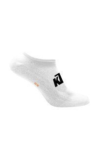 Chaussette blanche de coupe basse avec un logo géométrique noir sur le dessus et un marquage de taille orange 43/46 sur le côté sur fond blanc.