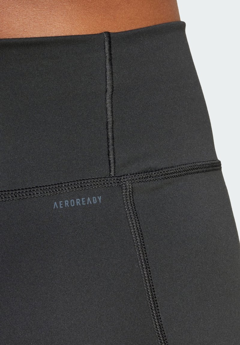 Leggings deportivos negros de cintura alta con el logo AEROREADY, que cuentan con una tela suave y elástica y costuras planas para mayor comodidad y durabilidad.