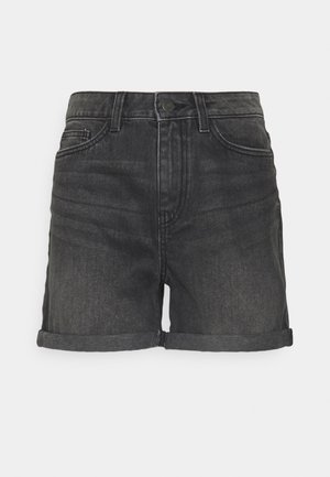 Zwarte denim shorts met opgerolde zoom, voorzien van vijf zakken, een knoopsluiting aan de voorkant en contrasterende stikseldetails.