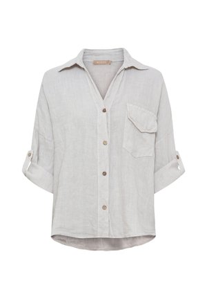Lysegrå hørskjorte med lange ærmer, knapper foran, en enkelt brystlomme med klap og op-rullede ærmer, der holdes fast med knapstropper.