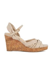 Sandales à talon en liège de couleur beige, avec un dessus en cuir tordu et une sangle de cheville réglable. Texture lisse avec un maintien sécurisé.