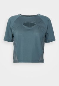 Kortärmad, blågrå crop-top för sport med meshpaneler och en skärning över övre bröstet och axlarna.