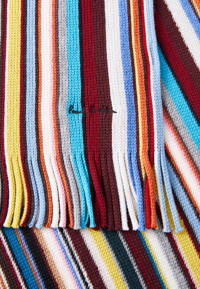 Mehrfarbiger Strickschal mit langen Fransen. Verfügt über horizontale Streifen in Rot, Blau, Gelb, Grau und Weiß. Schwarze Nähte am Rand.