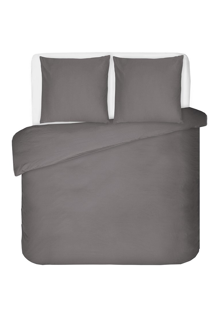 Szary zestaw pościeli z pokrowcem na kołdrę i dwoma dopasowanymi poszewkami na poduszki. Gładka tekstura, prosty design i jednolity kolor, odpowiedni do różnych stylów sypialni.