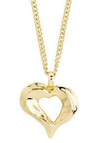 Pendentif en forme de cœur en or avec un centre ouvert, présentant une texture polie. Suspendu à une chaîne en or épaisse et maillée.