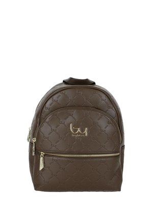 Zaino trapuntato marrone con cerniere dorate e logo "Byblos" dorato sulla tasca anteriore, su sfondo bianco.