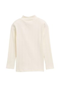 Lange mouwen ribbeltop in off-white, met een opstaande kraag en een zachte, gestructureerde stof met verticale lijnen.