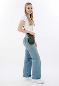 Emily & Noah Handytasche - darkforest