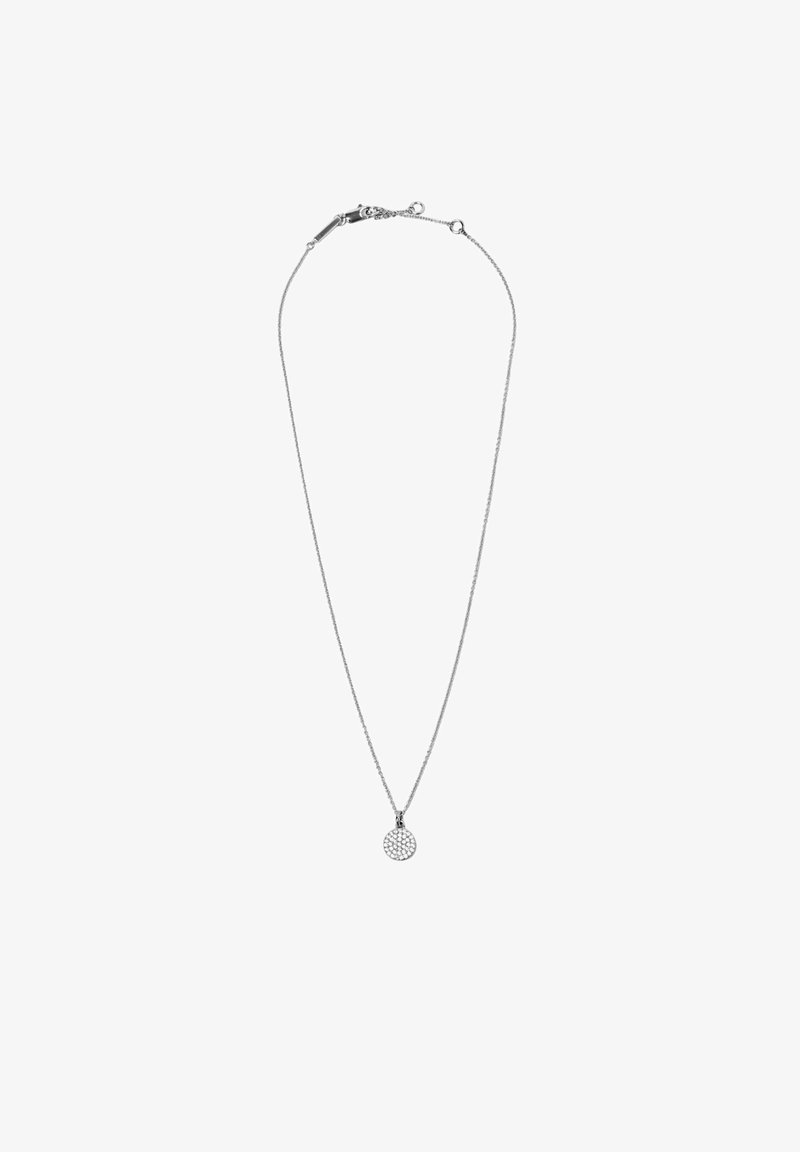 Sølvhalssmykke med en delikat kæde og en rund medaljon med en tekstureret, mønstret overflade. Designet er minimalistisk og elegant.