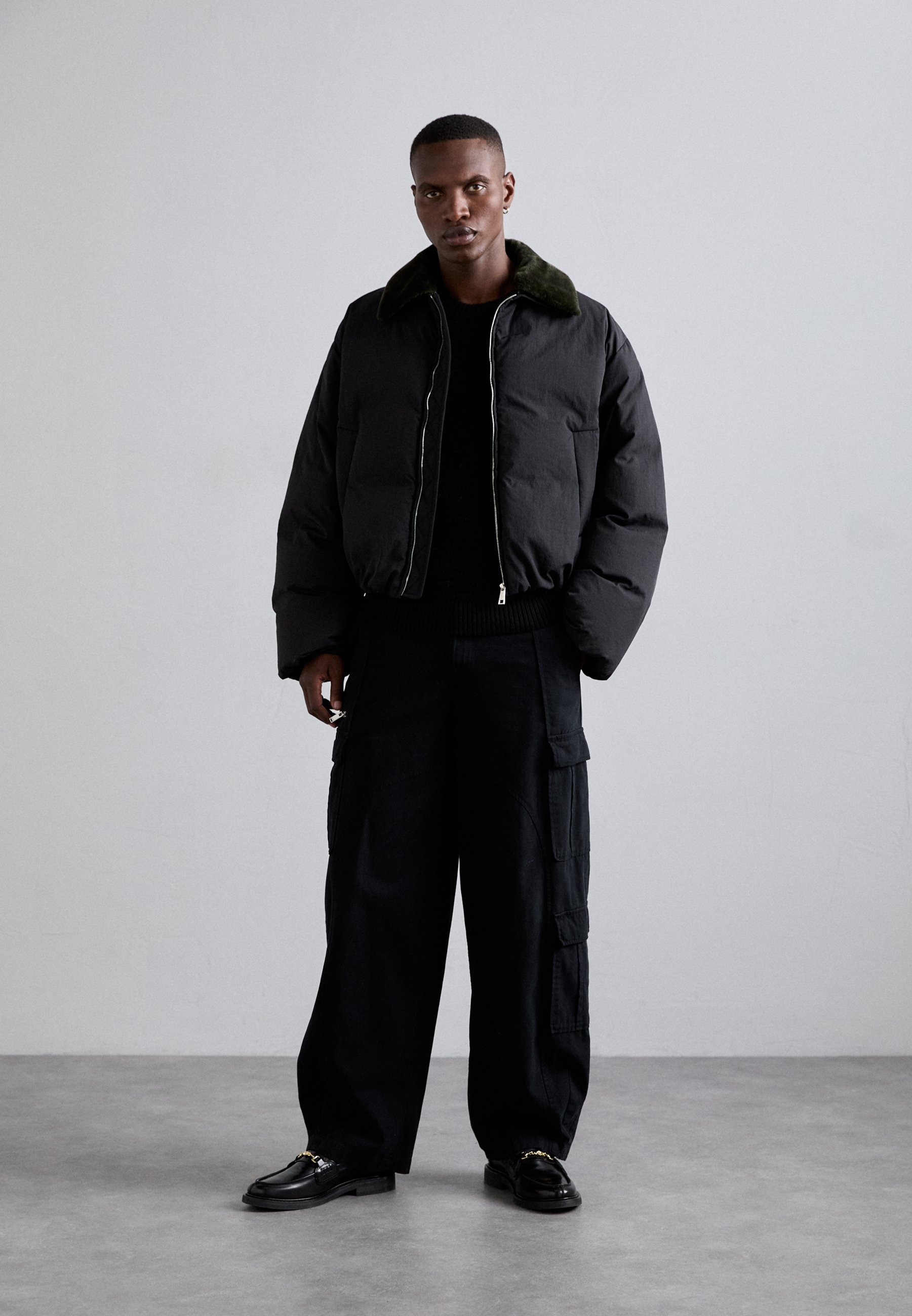【関税込み】Nanushka ブラック Zacharie ダウンジャケット Nanushka: Black Zacharie Down Jacket | SSENSE 日本