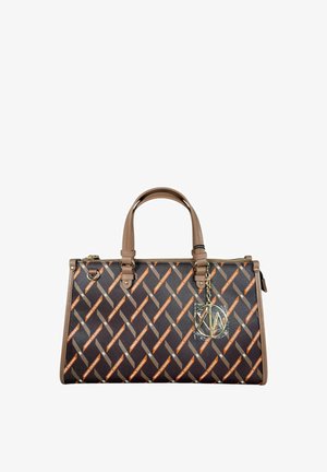 Borsa a mano marrone Armani Exchange con motivo diagonale del logo, manici color cuoio chiaro e ciondolo metallico circolare argentato.