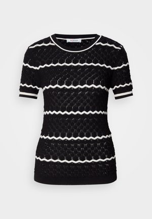 Crni pleteni kratki rukav top s teksturiranim uzorkom i bijelim cik-cak prugama. Okrugli izrez i rebrasti manžeti i rub.