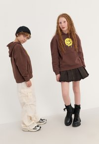 Yourturn Kids UNISEX - Majica s kapuljačom - brown
