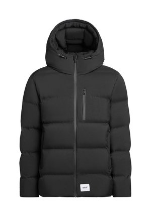 Musta untuvatakki tikatuskuviolla, säädettävällä hupulla ja etuvetoketjulla; siinä on myös pieni vetoketjullinen rintatasku.