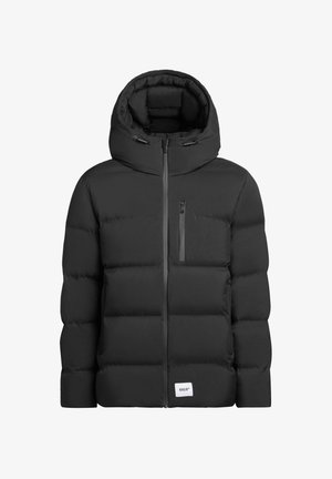 Schwarze Steppjacke mit gestepptem Design, verstellbarer Kapuze und durchgehendem Reißverschluss; verfügt über eine kleine Reißverschlusstasche an der Brust.