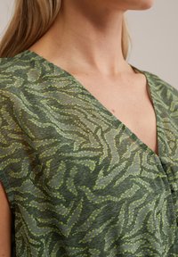 WE Fashion Denní šaty - green