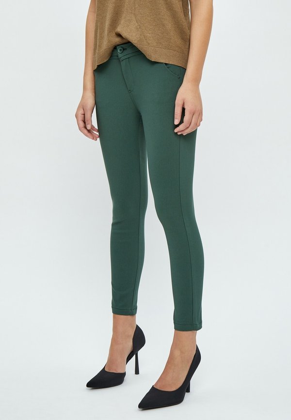 CARMA MID WAISTED 7/8 - Chino - groen