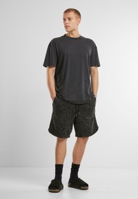 Urban Classics WASHED PIPED - Joggebukse - black