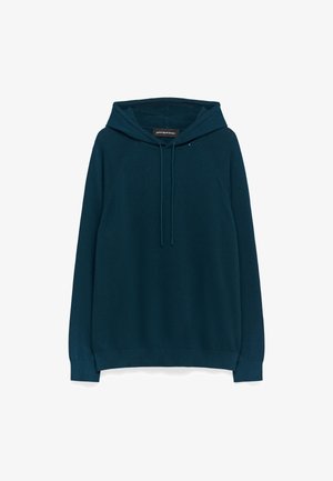 Ciemnozielona bluza z kapturem z sznurkiem, długimi rękawami raglanowymi, ściągaczami na mankietach i u dołu, oraz miękką fakturą, z minimalnym brandingiem na dolnym brzegu.