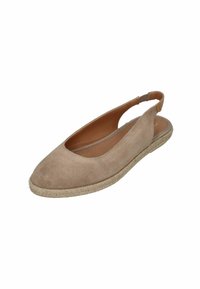 Beżowe zamszowe buty na obcasie z okrągłym noskiem, odkrytym piętą i naturalnym sznurkowym podbiciem. Posiadają gładką, miękką teksturę oraz minimalistyczny design.