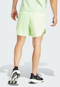 adidas Performance RUN IT - Pantalón corto de deporte - green spark