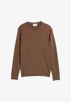 Suéter marrón de manga larga hecho de una tela suave, con un escote redondo y puños acanalados. Diseño simple y clásico sin patrones ni acentos.