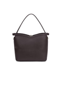 Sac à main en cuir marron avec une texture lisse, présentant un bord supérieur incurvé, une seule bandoulière et une fermeture éclair.