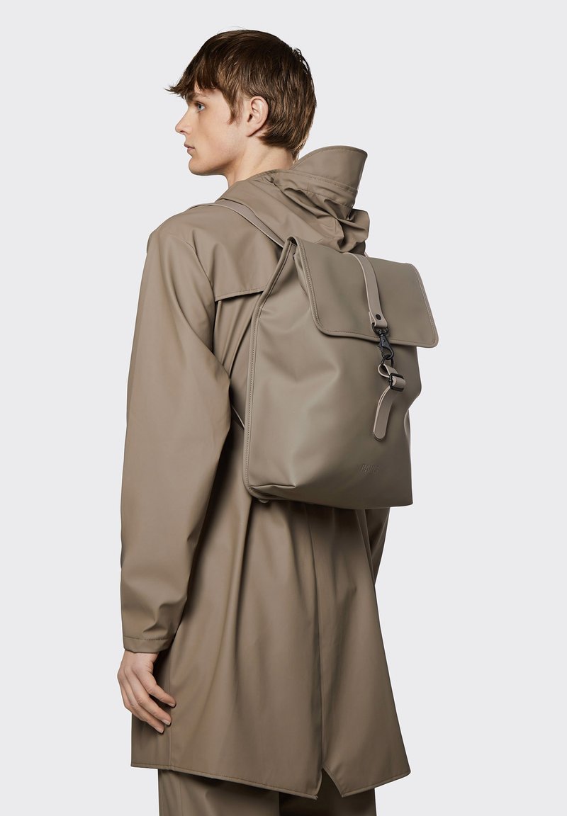 Rains Rucksack tonal taupe/brown Zalando.co.uk