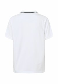 Biela polokošeľa s krátkym rukávom a preloženým golierom s tenkým čiernym prúžkom, zobrazená zozadu na jednofarebnom pozadí.