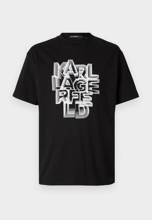 Camiseta de algodón negro con tipografía blanca audaz y en capas que dice "KARL LAGERFELD", con un clásico cuello redondo y mangas cortas.